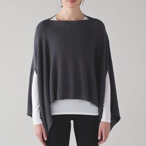 Lululemon Forward Flow Cape
Heathered Dark Carbon